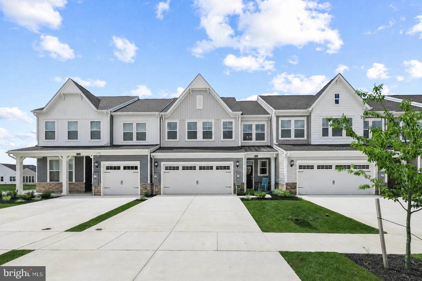 24733 Ridgeville Way Property Photo 2