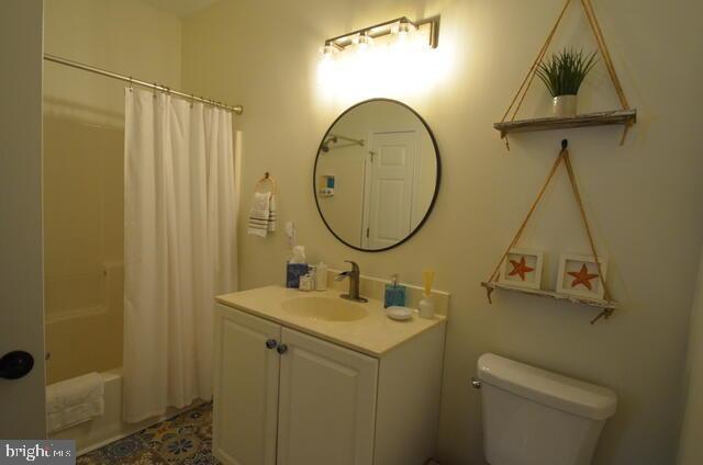 300 Pebble Dr Property Photo 16