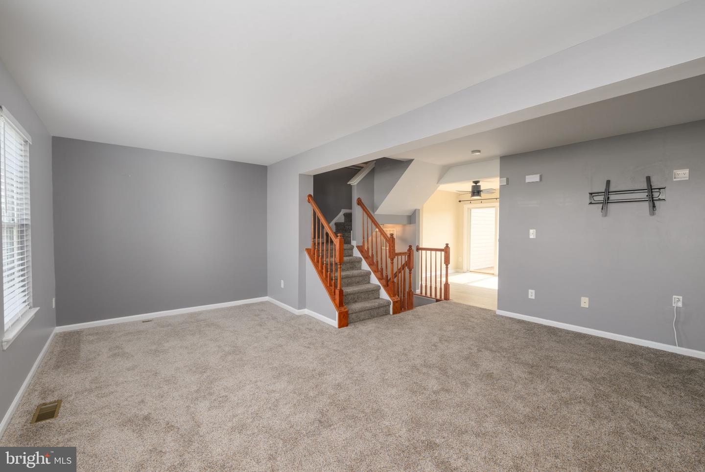 23567 Devonshire Rd Property Photo 4