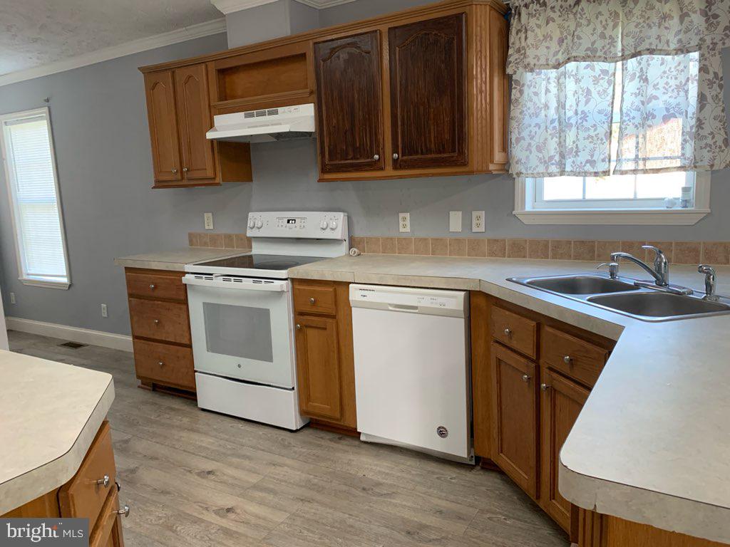 30300 Irons Ln Property Photo 6