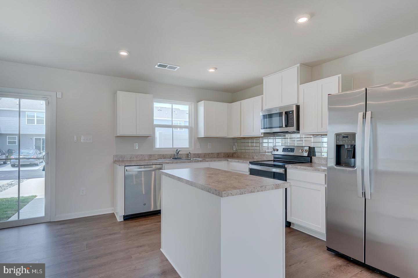 12070 Geyer Ave Property Photo 2