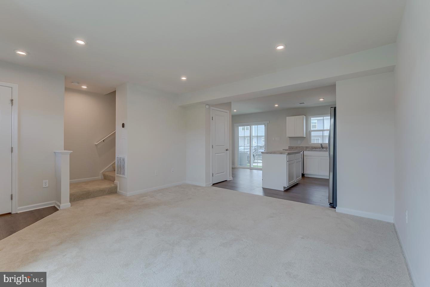 12070 Geyer Ave Property Photo 3