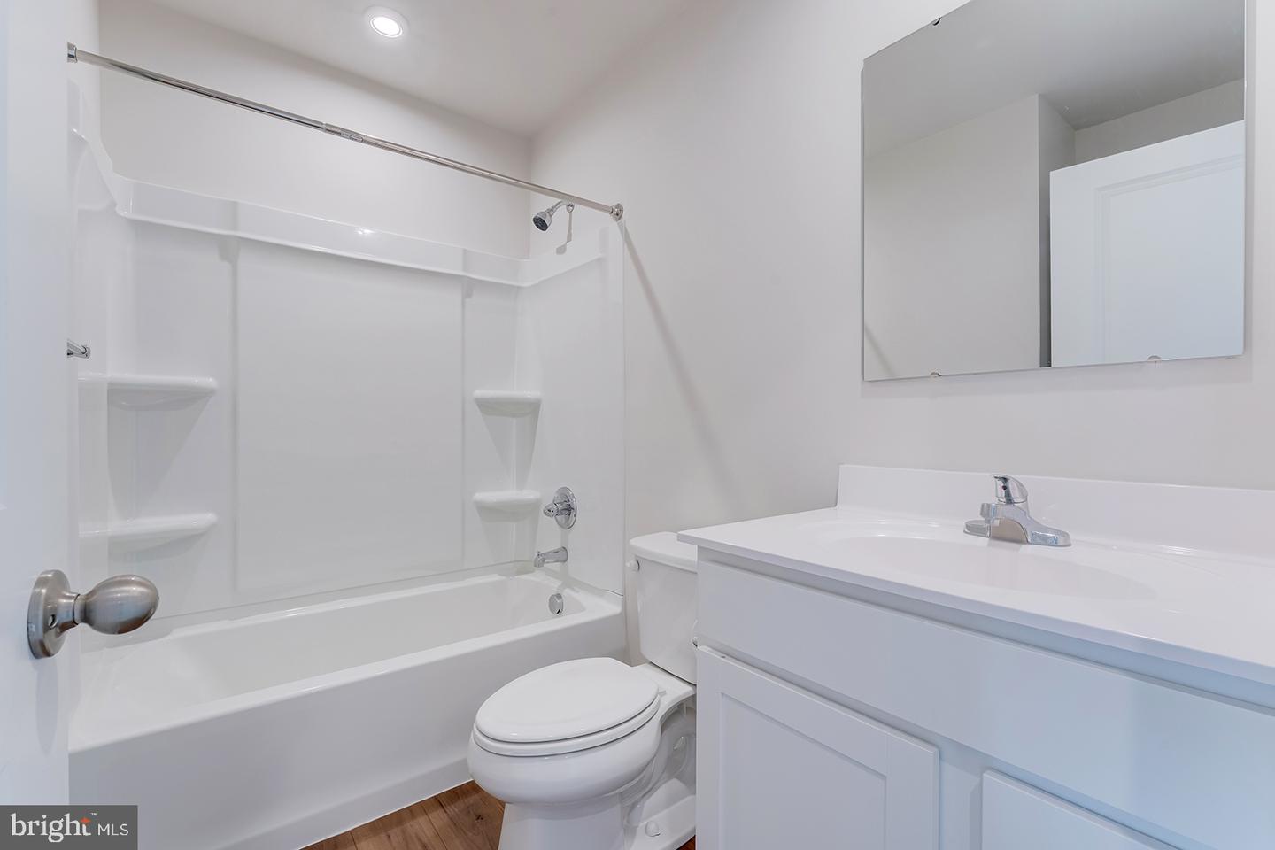12070 Geyer Ave Property Photo 4