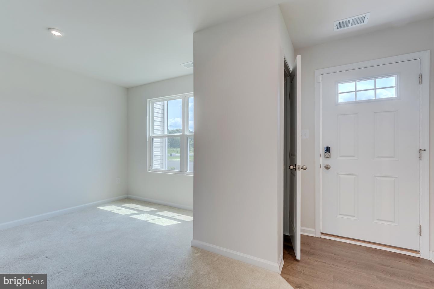 12070 Geyer Ave Property Photo 6