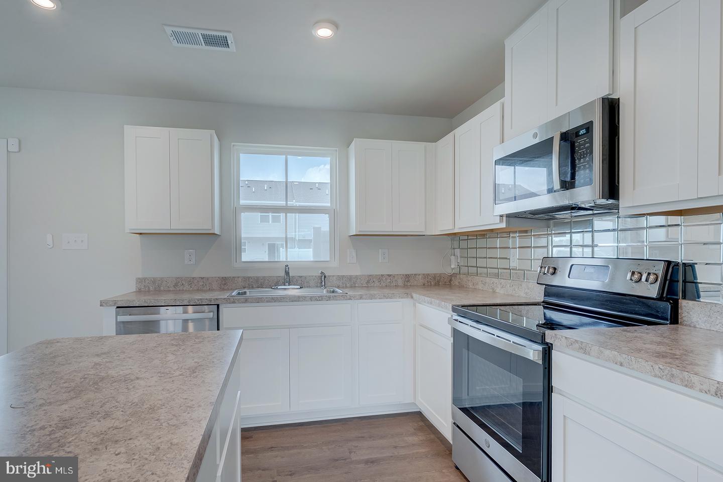 12070 Geyer Ave Property Photo 10
