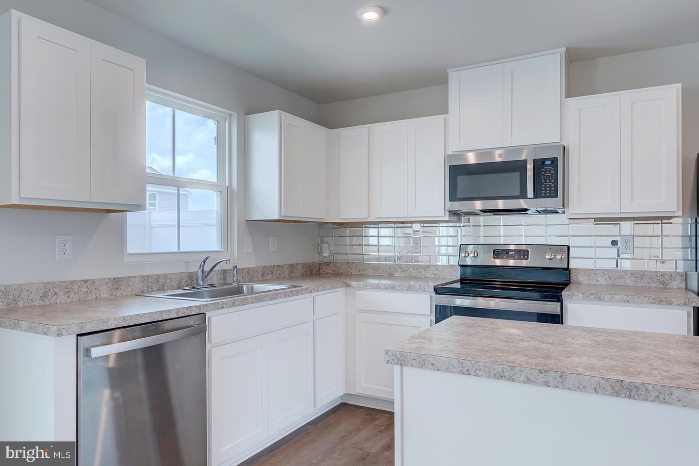 12070 Geyer Ave Property Photo 11