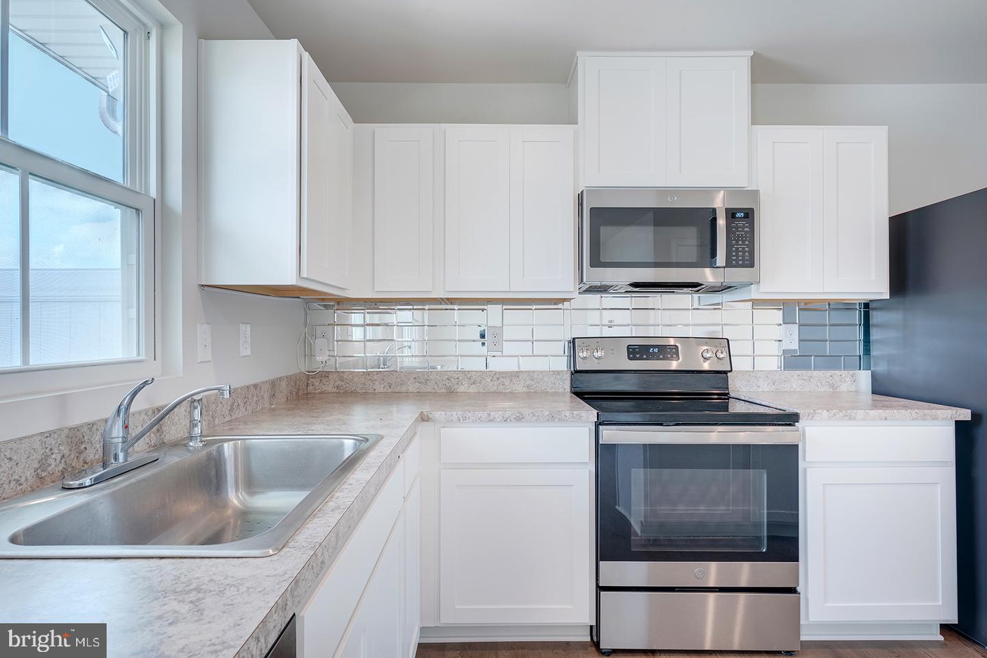 12070 Geyer Ave Property Photo 12