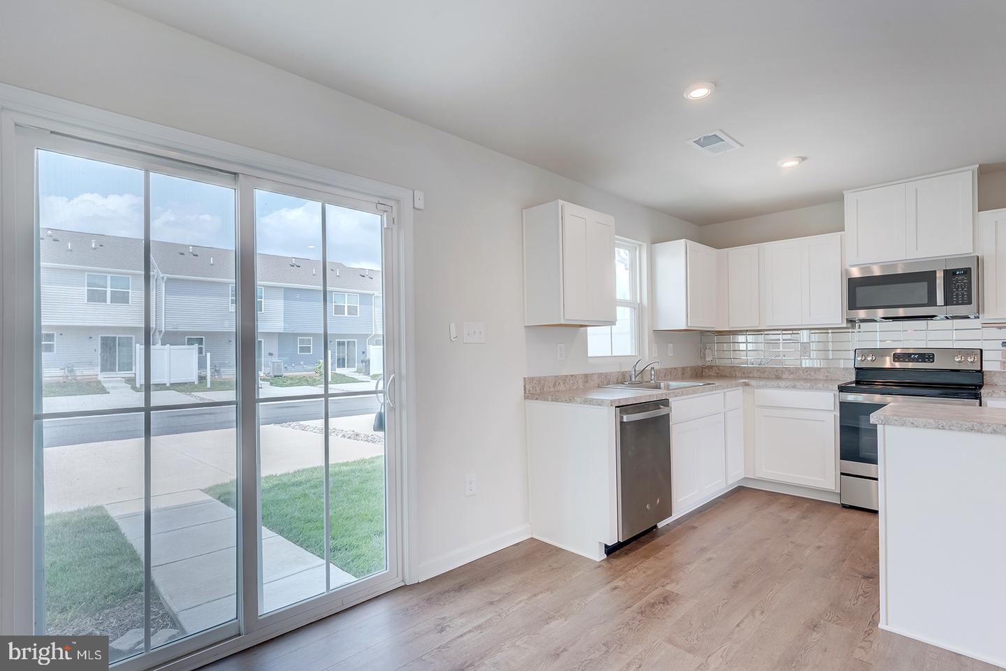 12070 Geyer Ave Property Photo 16