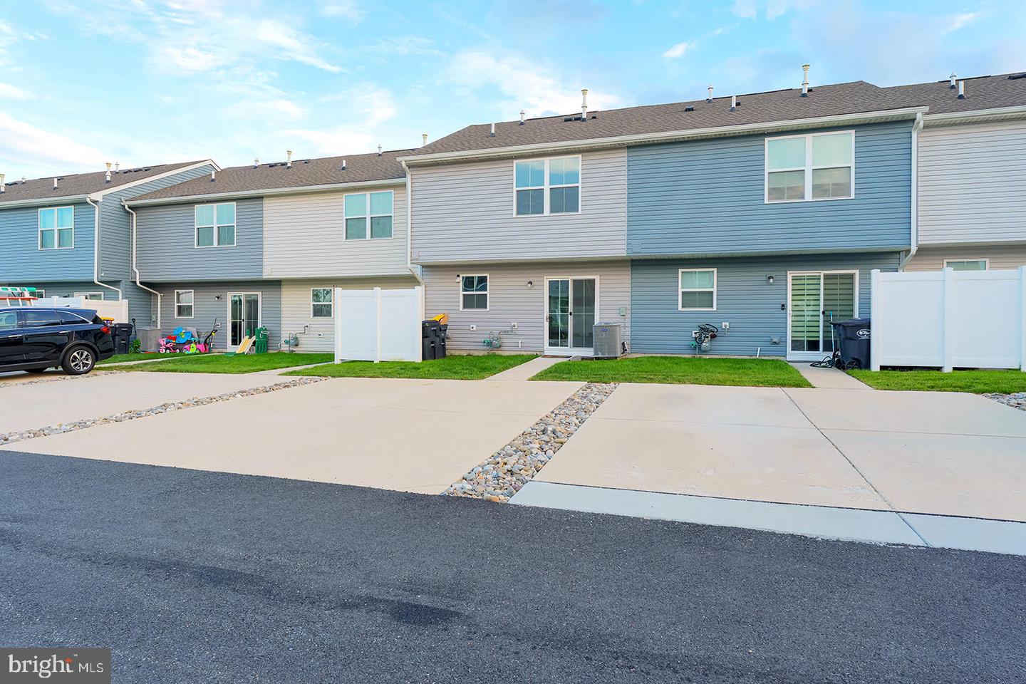 12070 Geyer Ave Property Photo 41