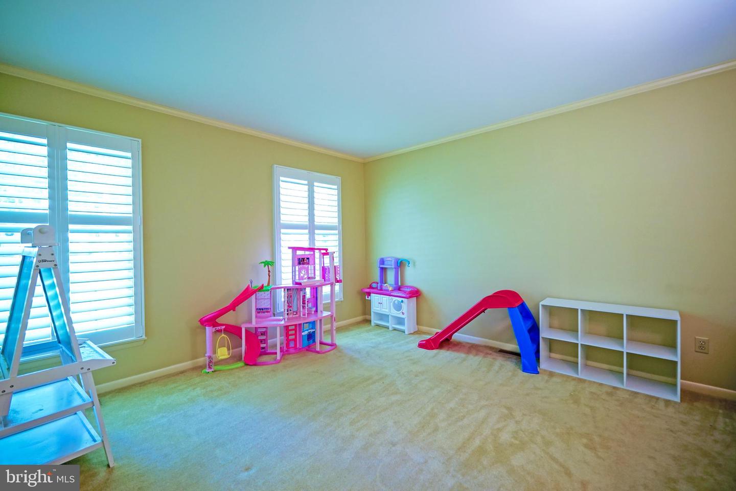 101 Oak Ln Property Photo 18