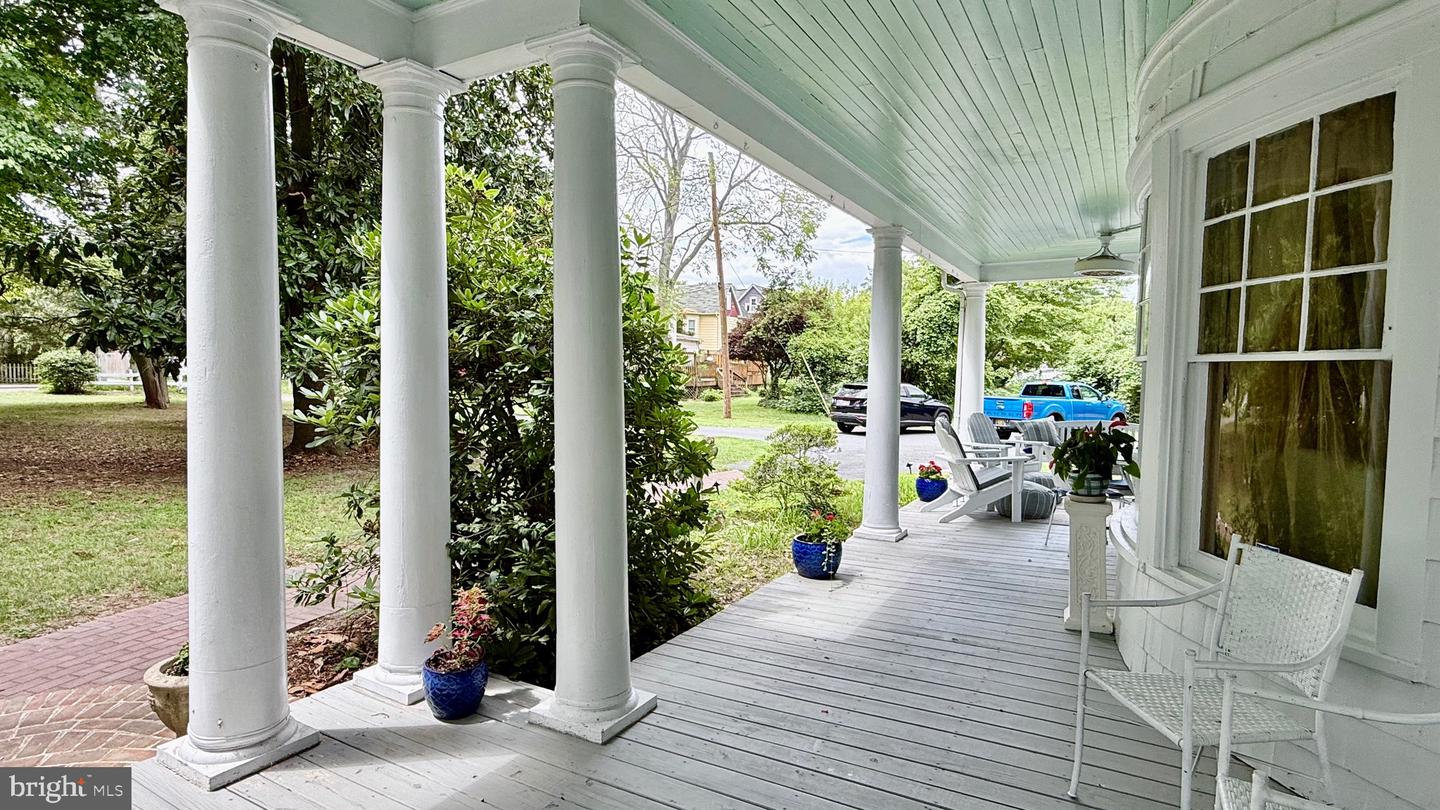 327 Union St Property Photo 6