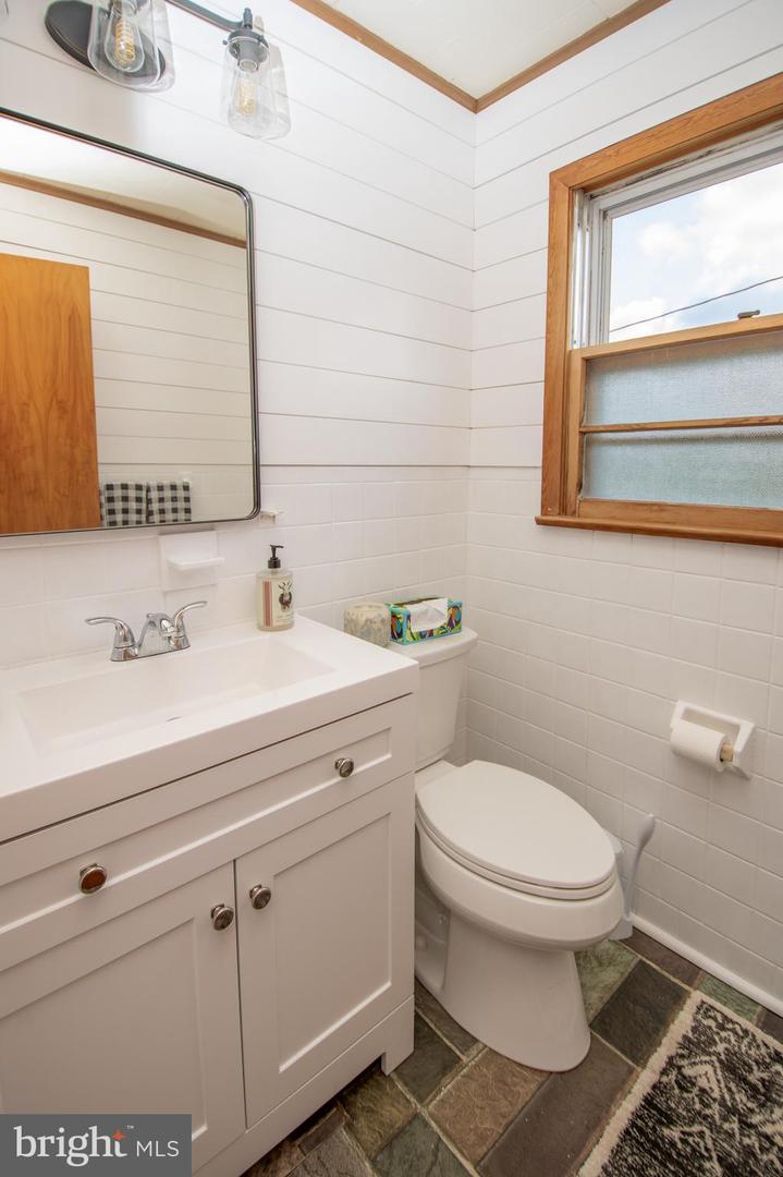 9393 Airport Rd Property Photo 10