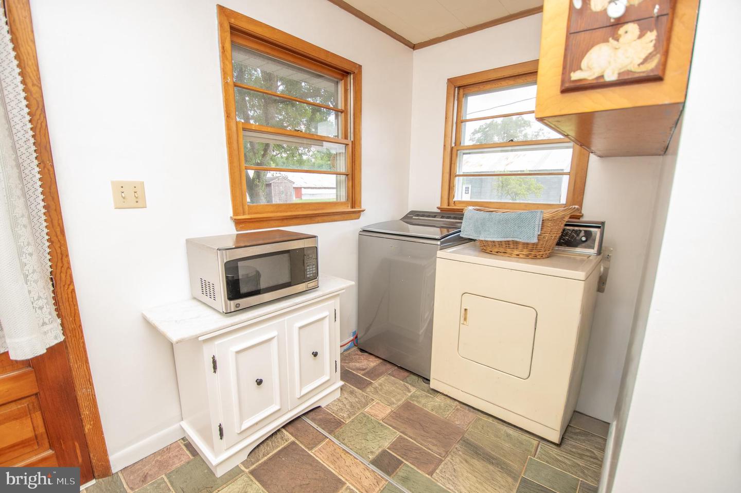 9393 Airport Rd Property Photo 15