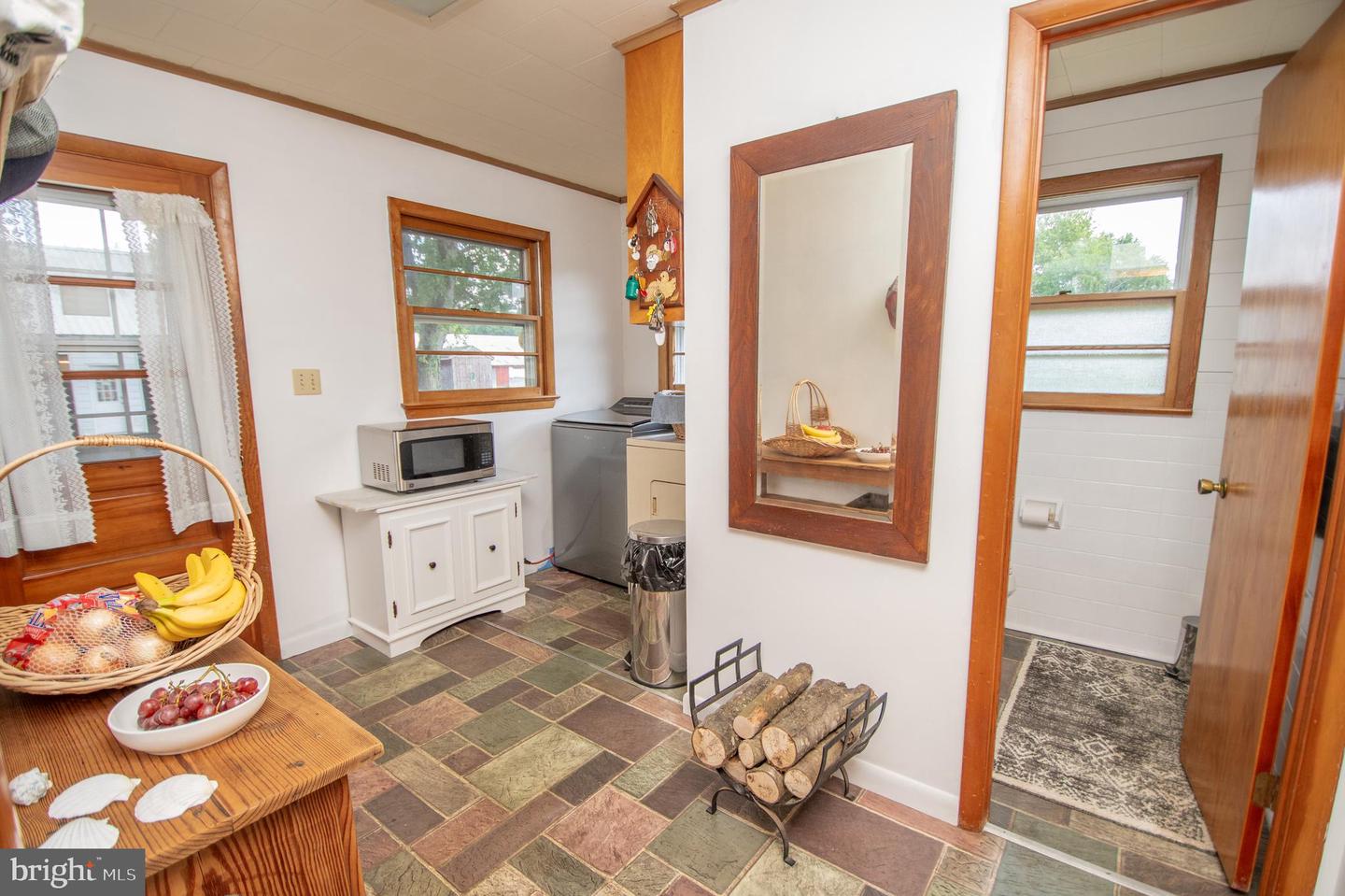 9393 Airport Rd Property Photo 16
