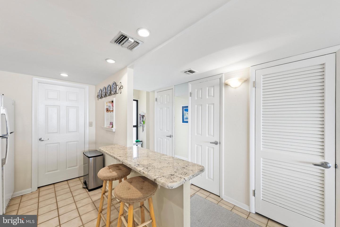 504n Edgewater House Property Photo 16