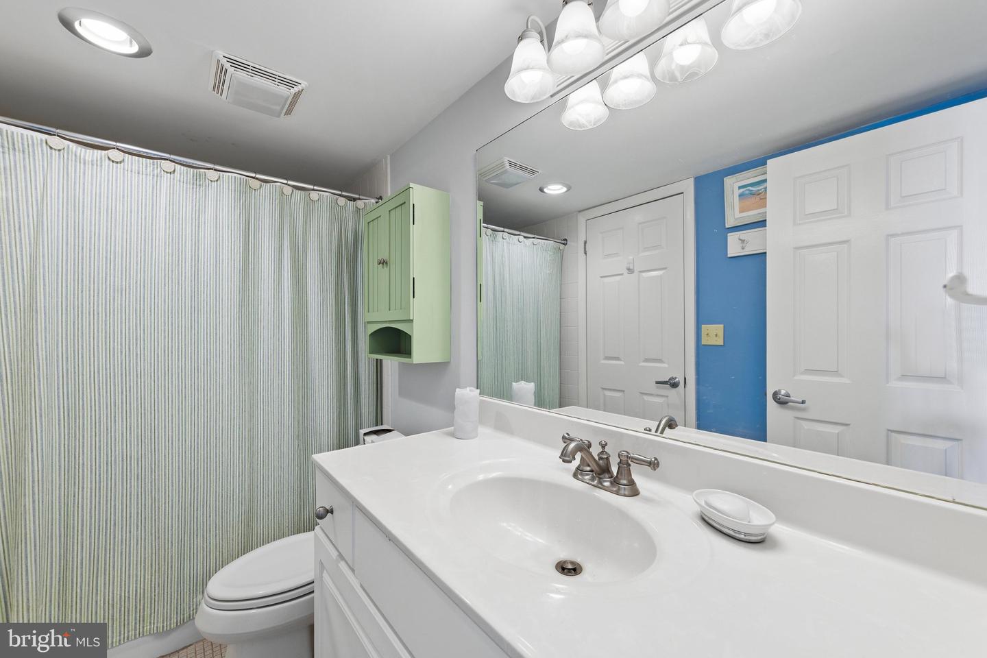 504n Edgewater House Property Photo 24