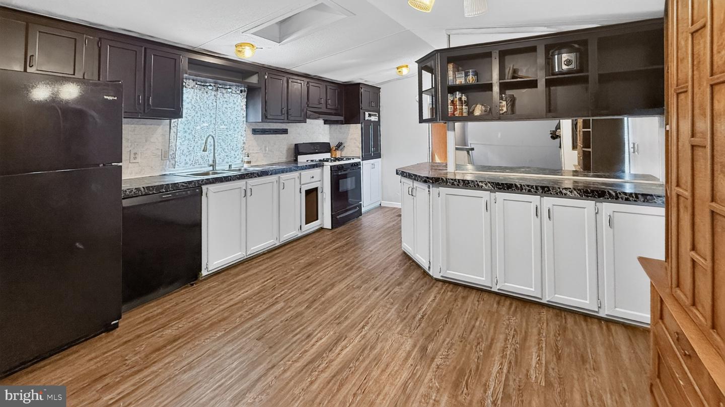 DESU2118476 Property Photo 100