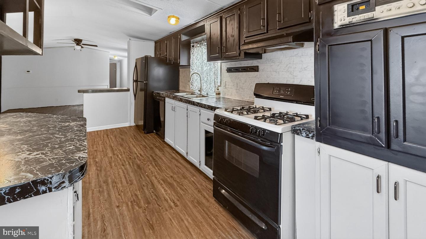 DESU2118476 Property Photo 101