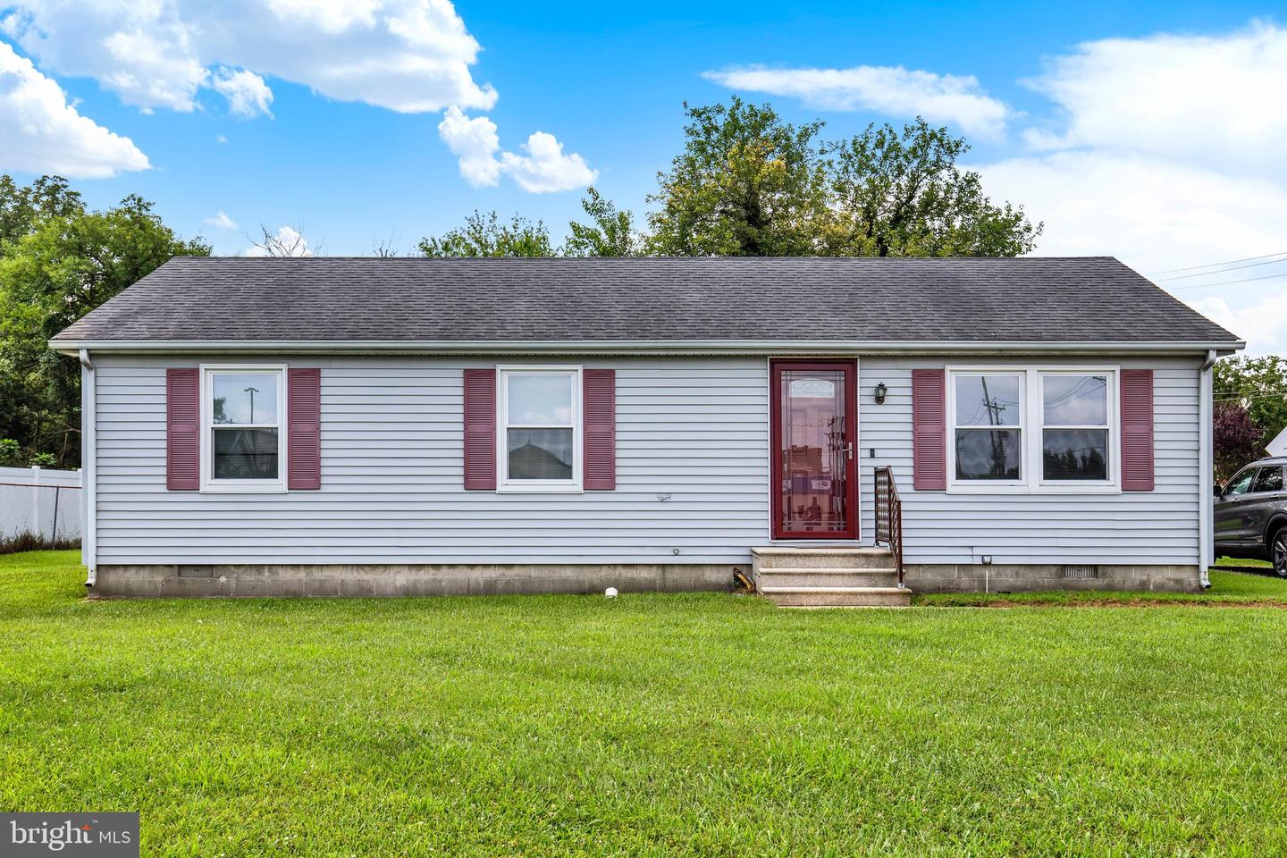 1 Waples Dr Property Photo 1