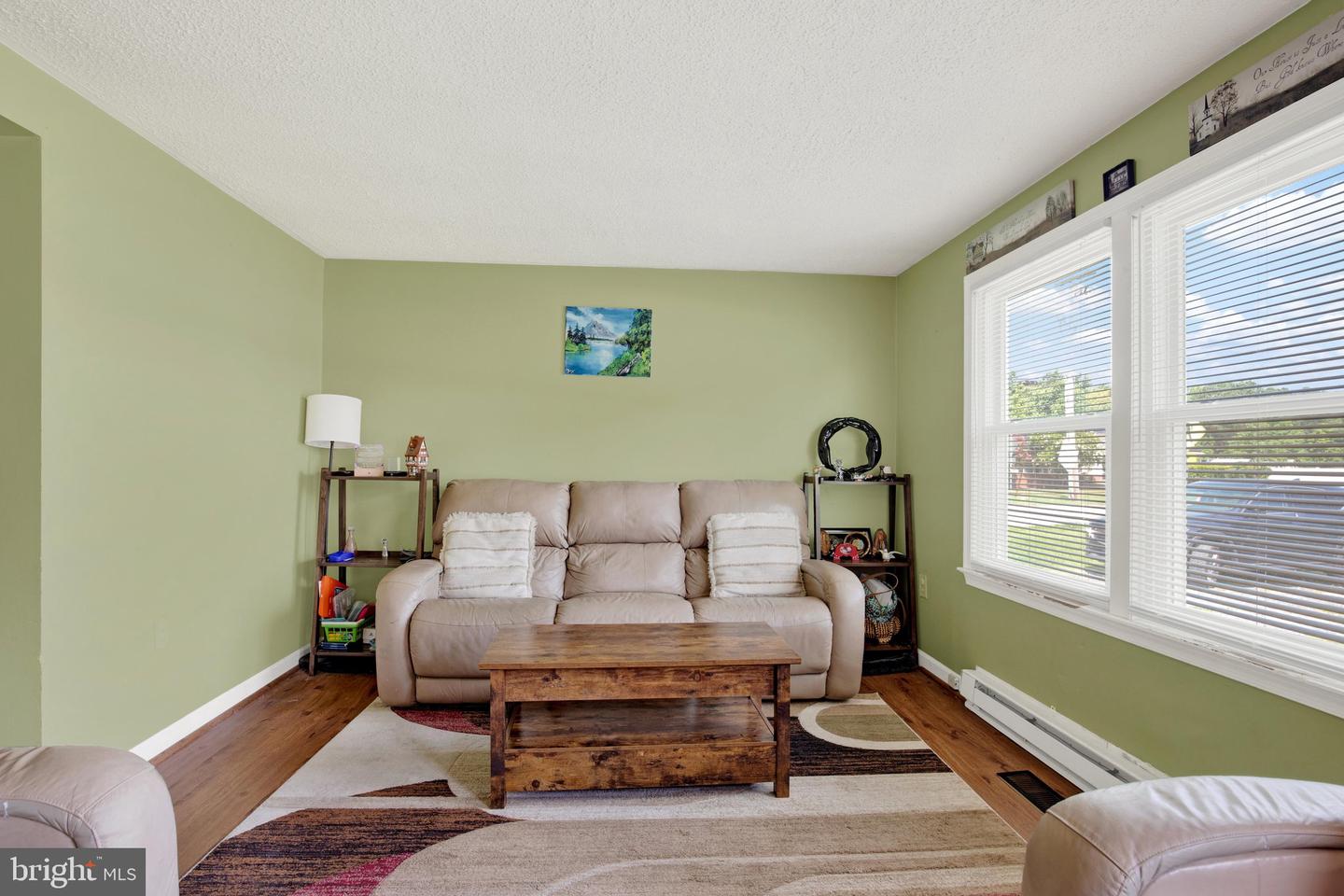 1 Waples Dr Property Photo 2