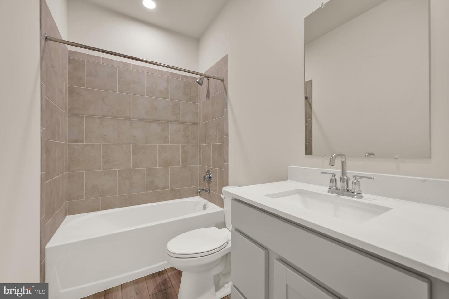 1220 Morris St Property Photo 4