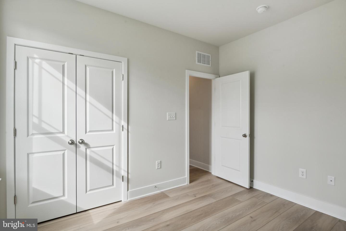 24202 Long Pond Dr Property Photo 4