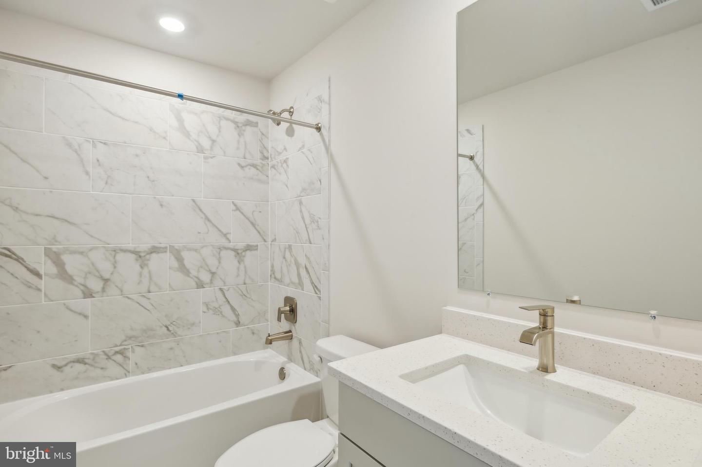 24202 Long Pond Dr Property Photo 5