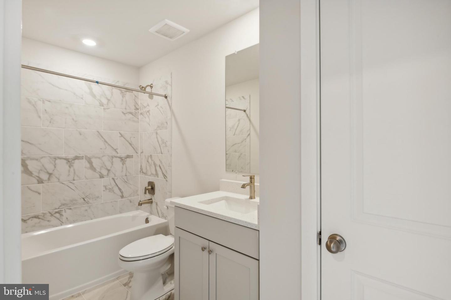 24202 Long Pond Dr Property Photo 27