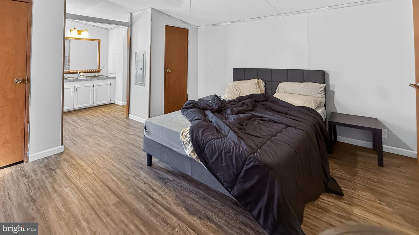 DESU2118660 Property Photo 94
