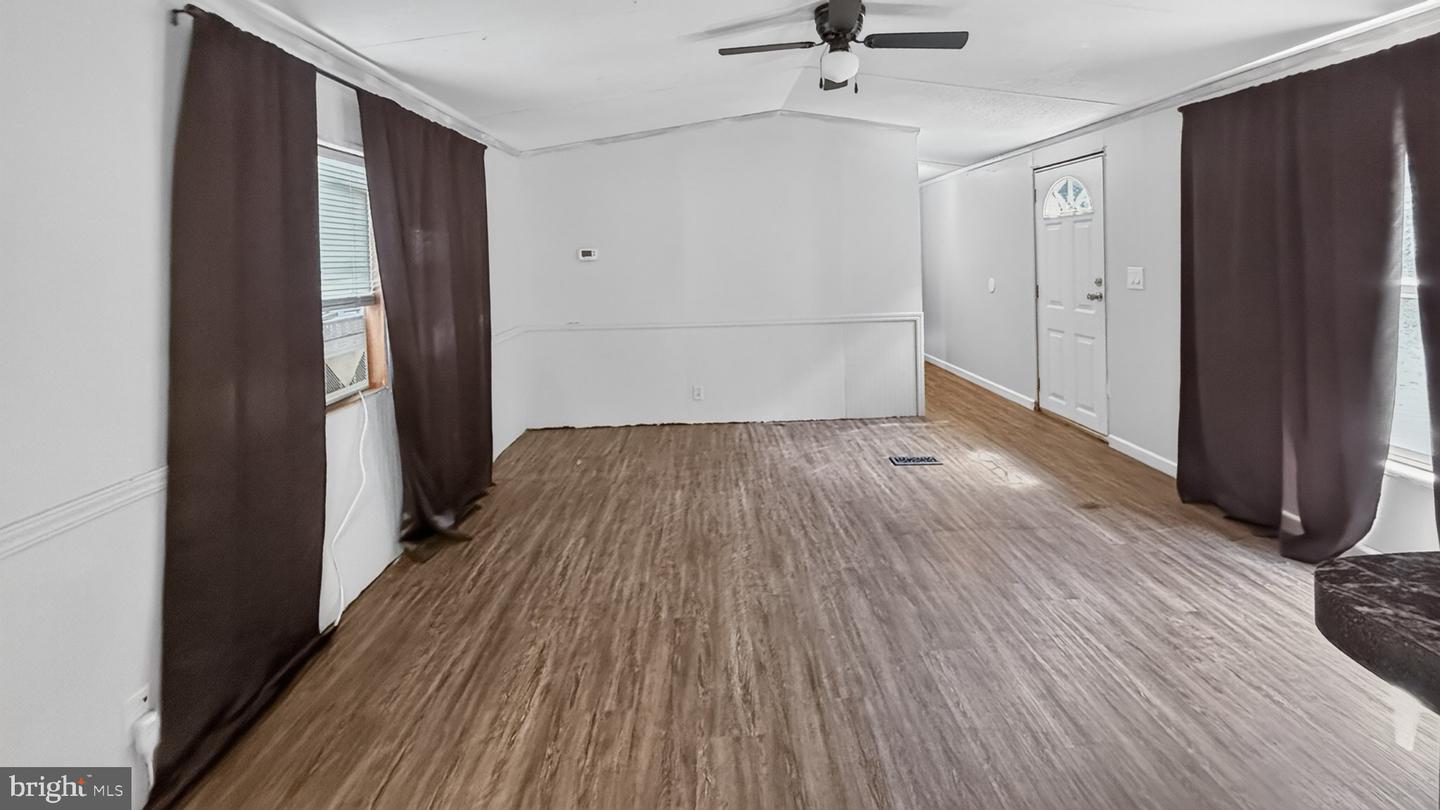 DESU2118660 Property Photo 101