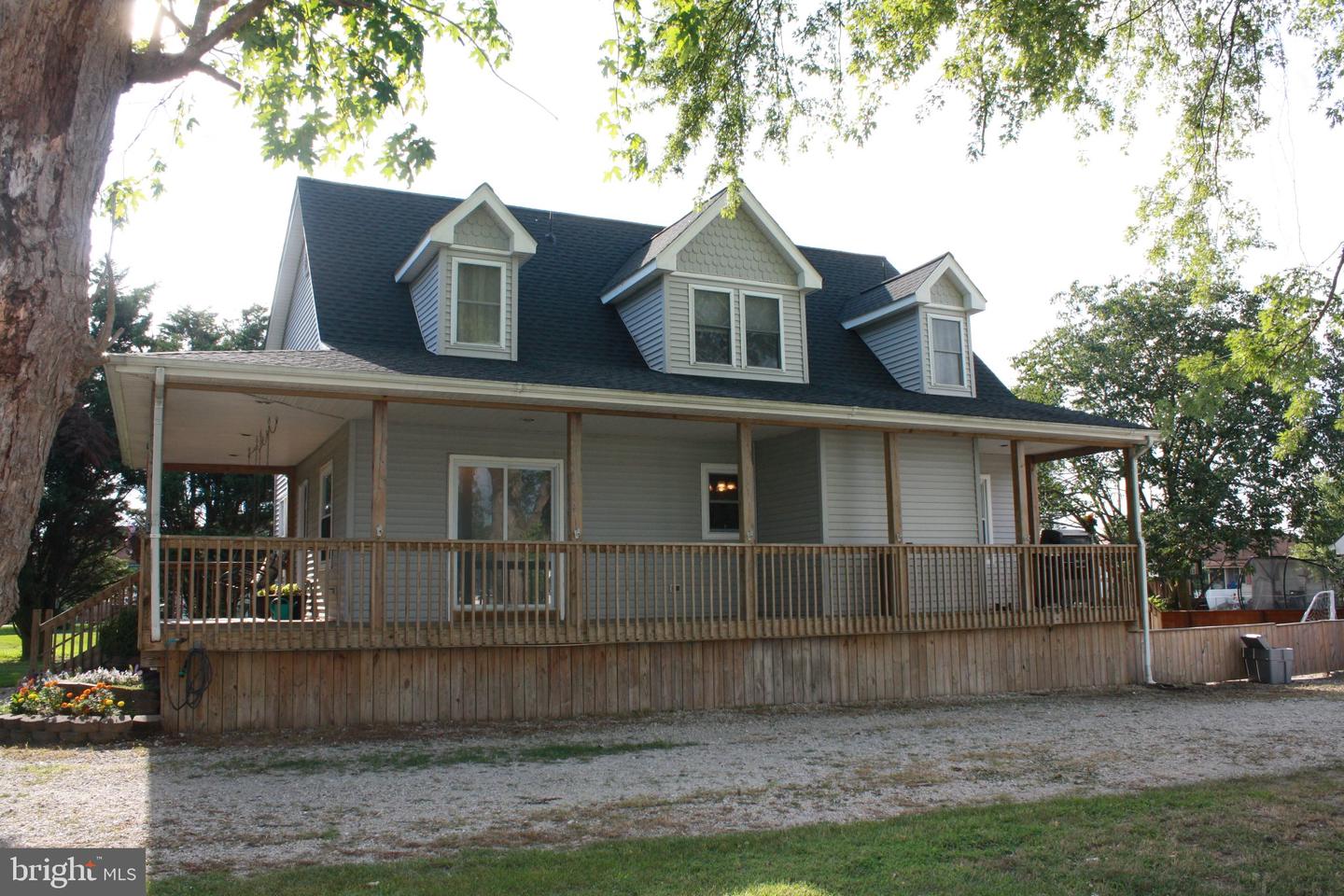 305 LAUREL RD Property Photo 1