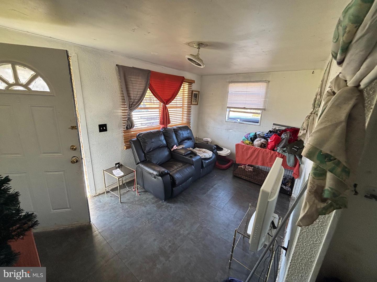 26897 William Street Rd Property Photo 6