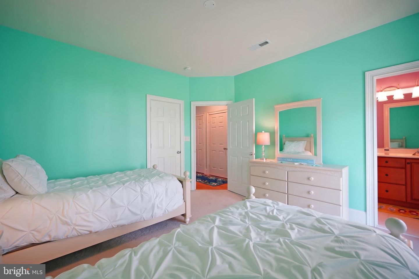 18745 Bethpage Dr Property Photo 31