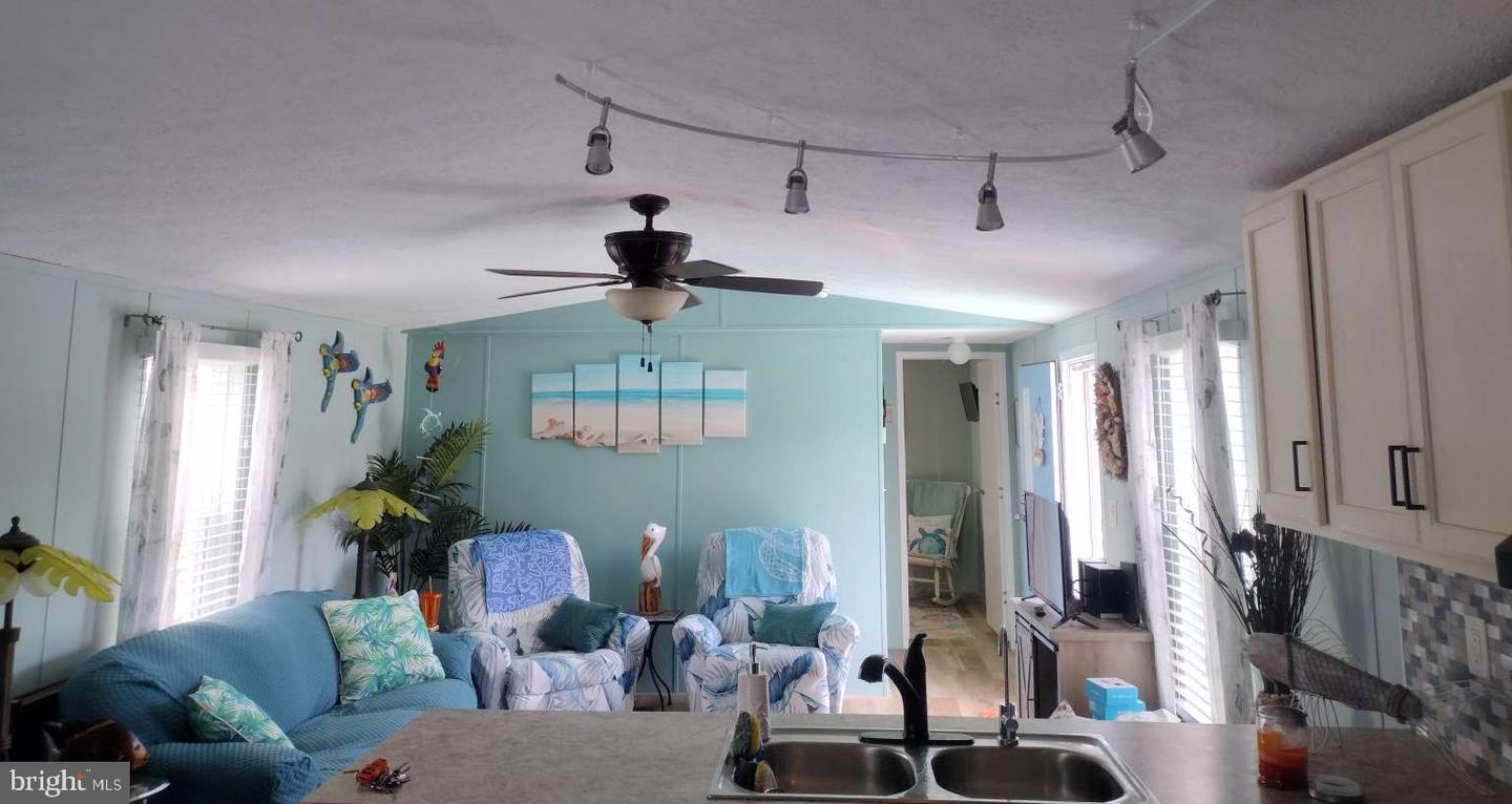 27439 Sea Whip Ln Property Photo 2