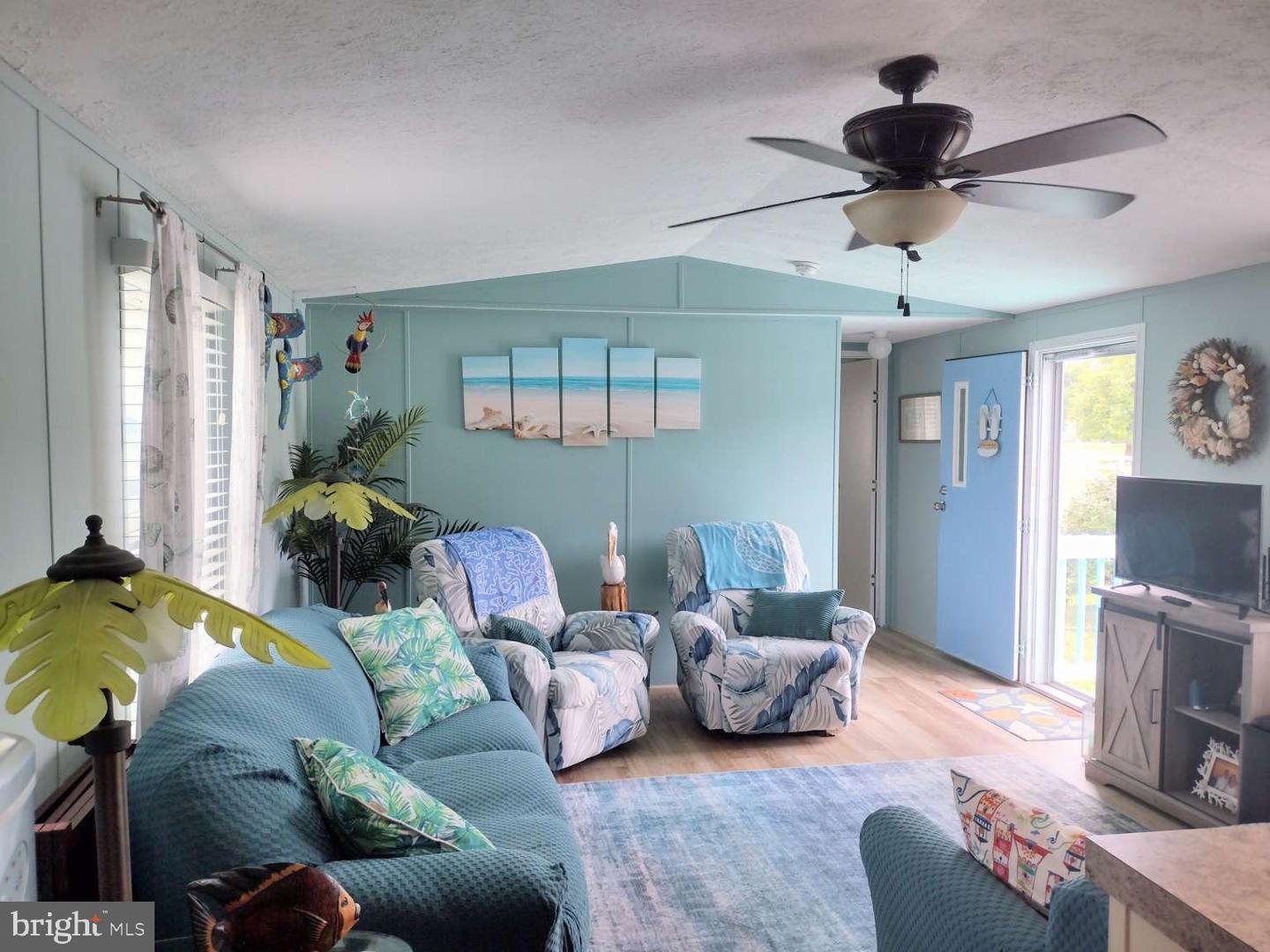 27439 Sea Whip Ln Property Photo 3
