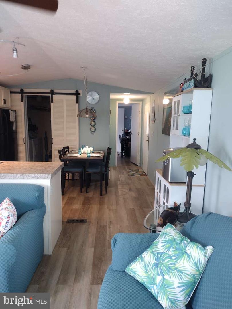 27439 Sea Whip Ln Property Photo 6