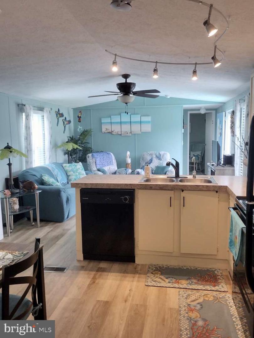 27439 Sea Whip Ln Property Photo 10