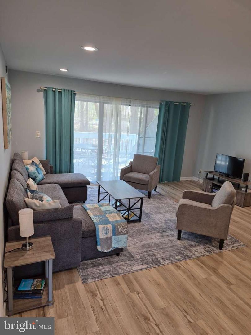 39633 Round Robin Way Property Photo 2