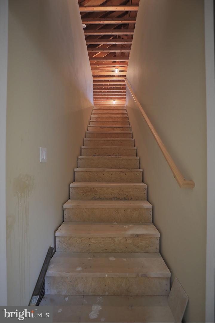 142 Torquay Ct Property Photo 70