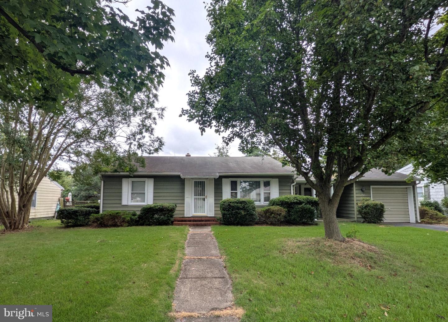 722 E Ivy Dr Property Photo 1