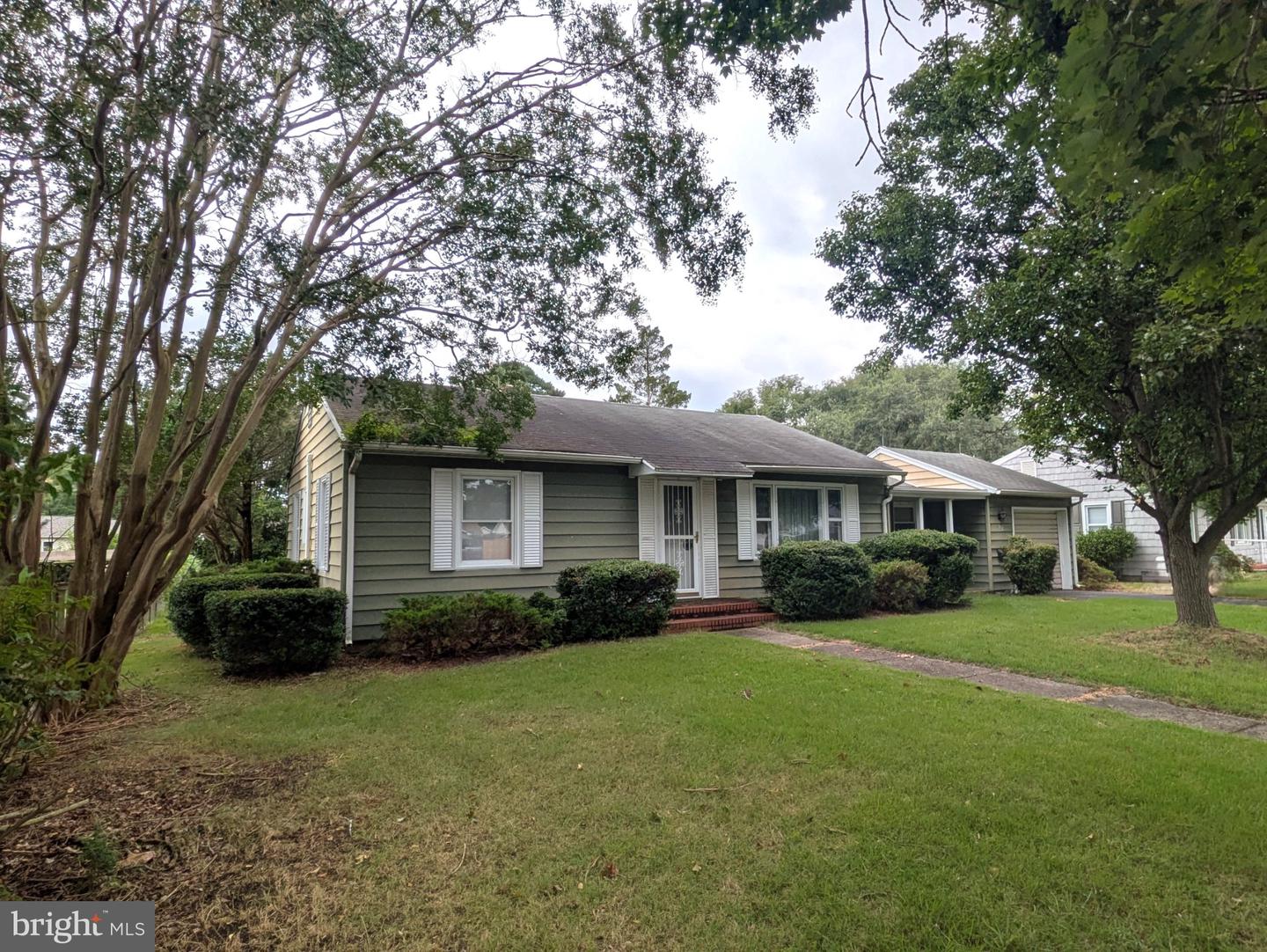 722 E Ivy Dr Property Photo 2