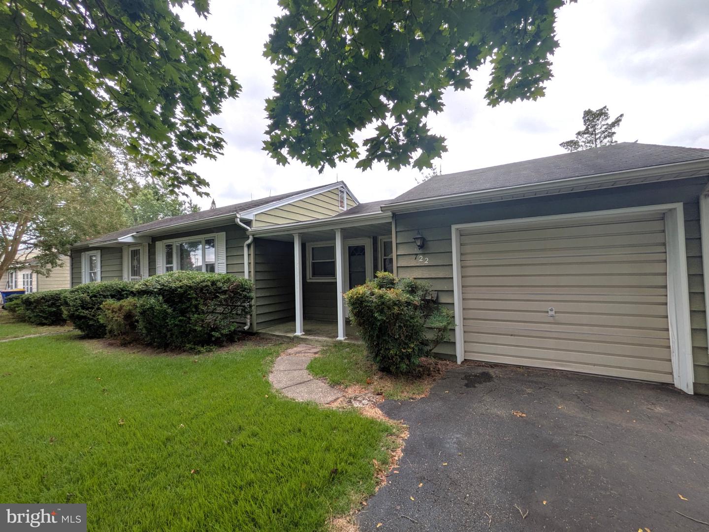 722 E Ivy Dr Property Photo 3