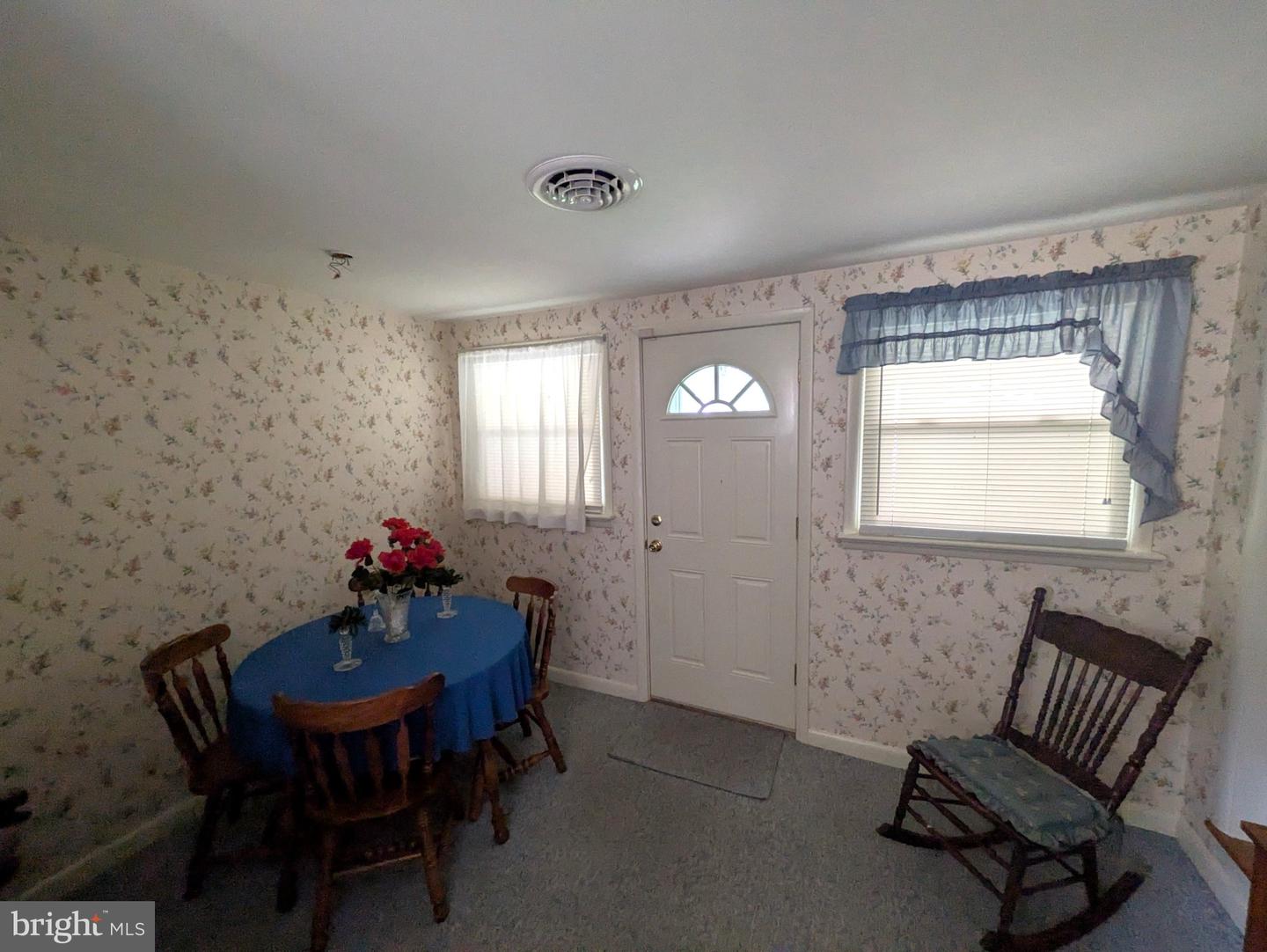 722 E Ivy Dr Property Photo 4