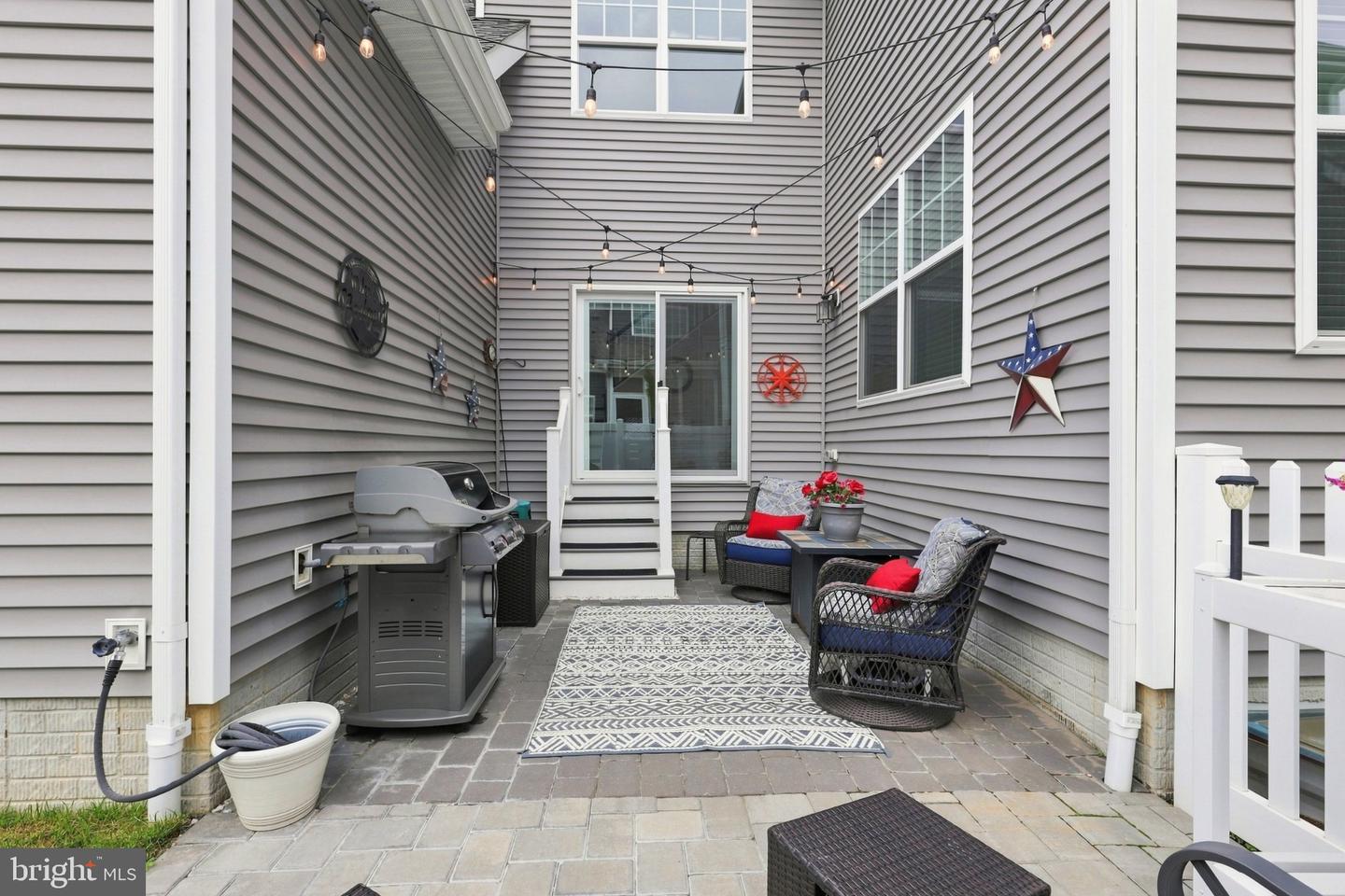 205 Lantern Ln Property Photo 5