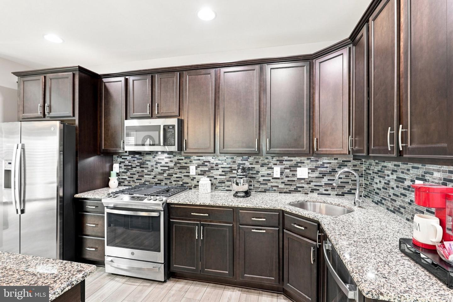 205 Lantern Ln Property Photo 15