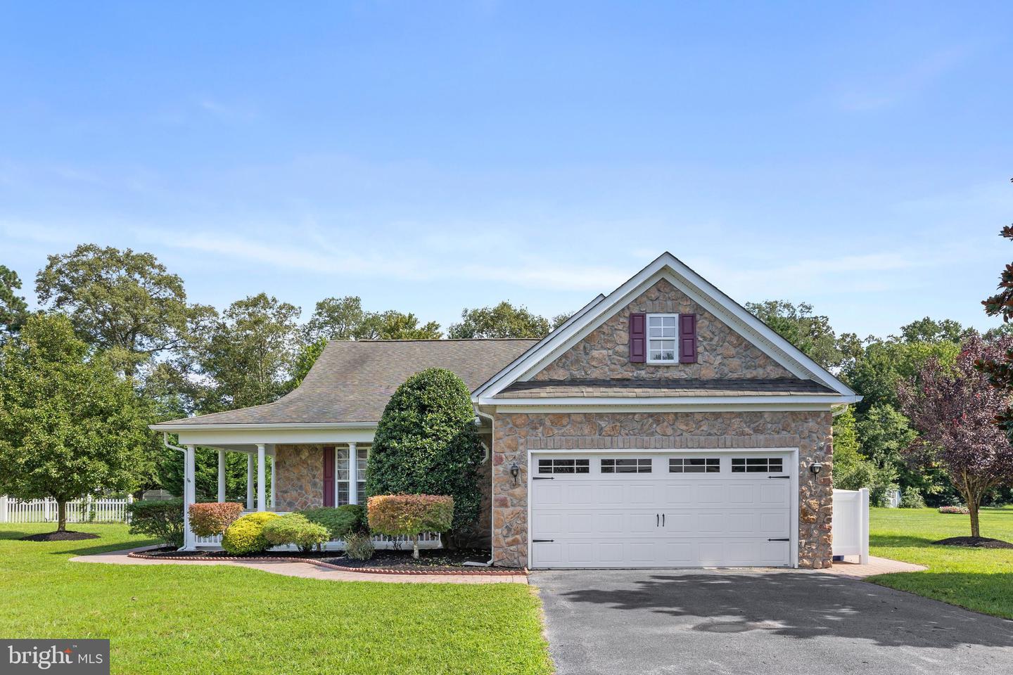 23110 Pine Run Property Photo 1