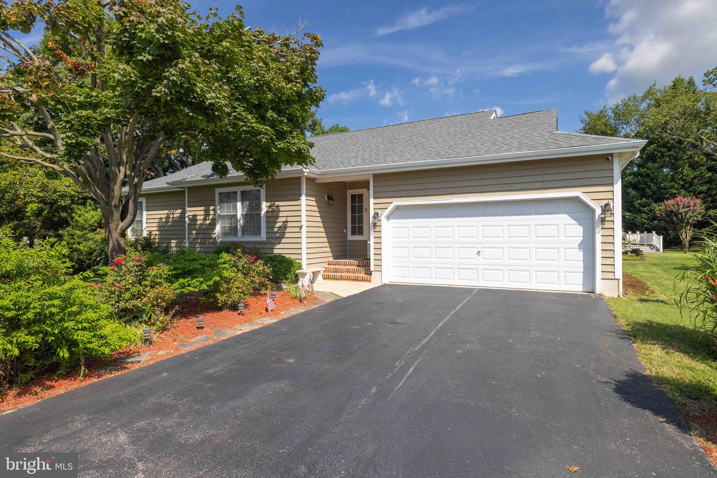 9 Lakeview Ct Property Photo 1