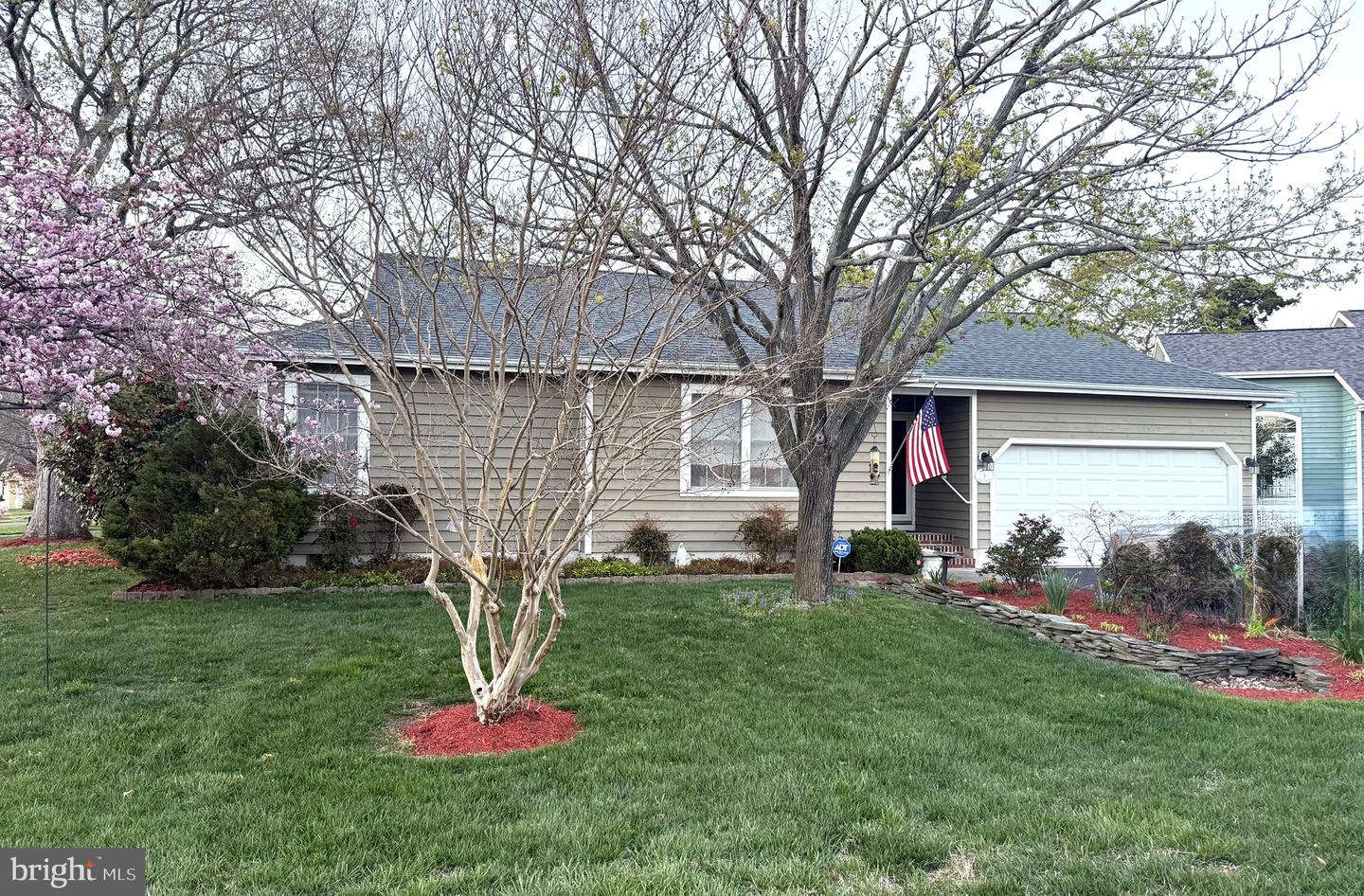 9 Lakeview Ct Property Photo 1