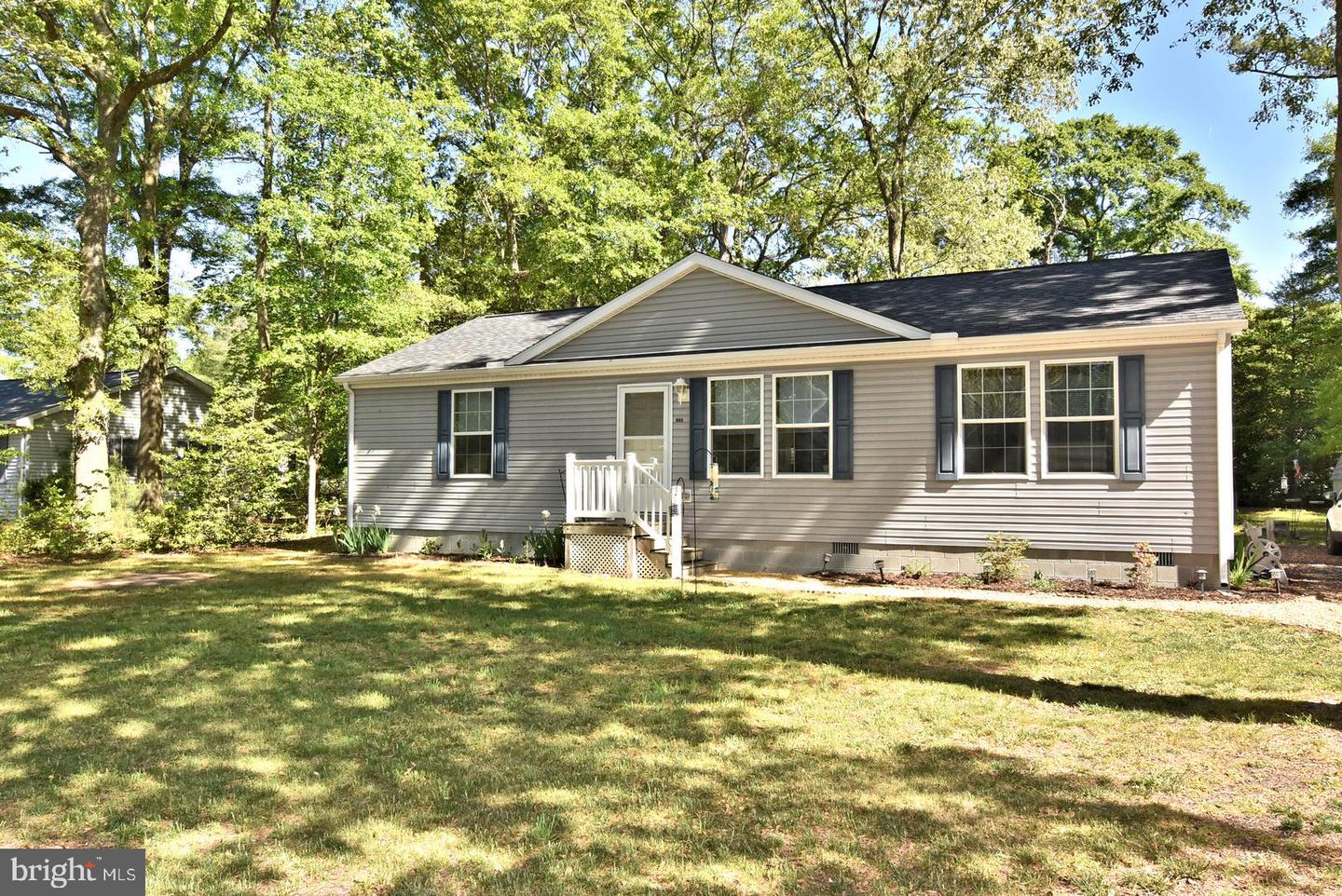 146 Laurel Ave Property Photo 2