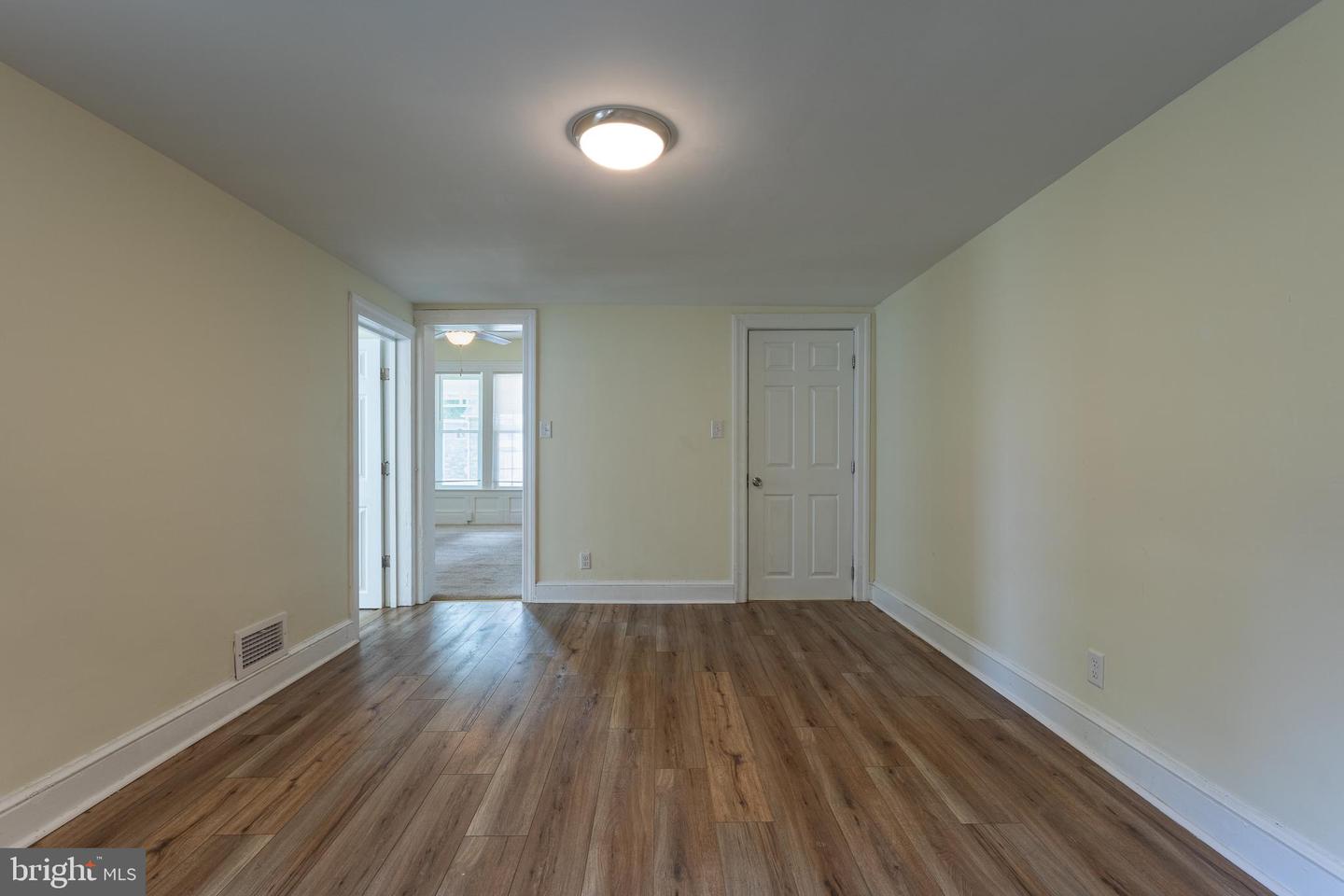 321 N Pine St Property Photo 3